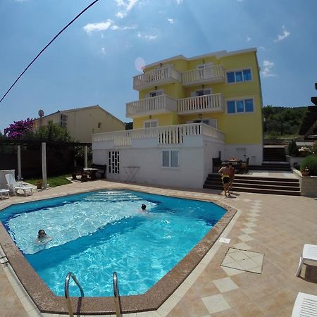 Apartments Romana Слатине Екстериор снимка
