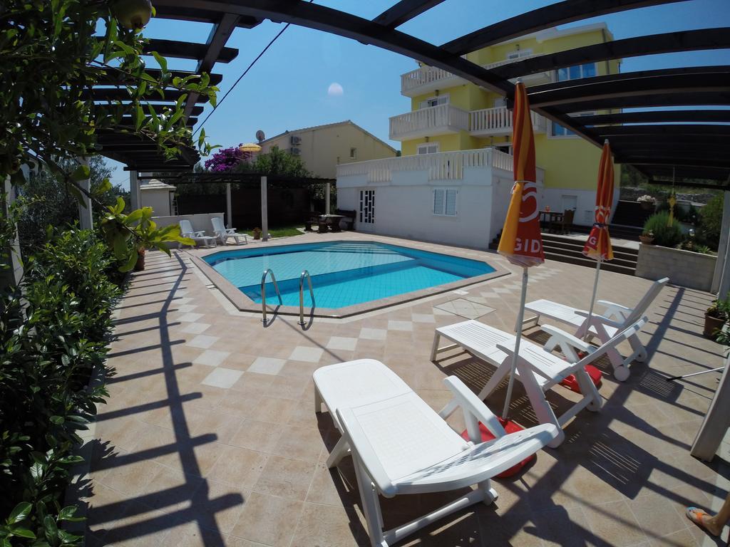 Apartments Romana Слатине Стая снимка