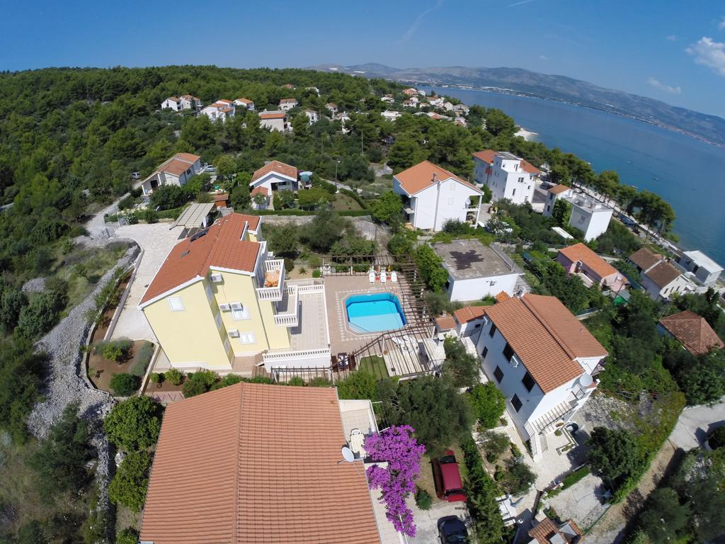 Apartments Romana Слатине Екстериор снимка