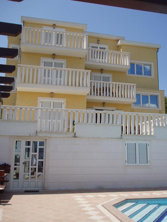 Apartments Romana Слатине Екстериор снимка