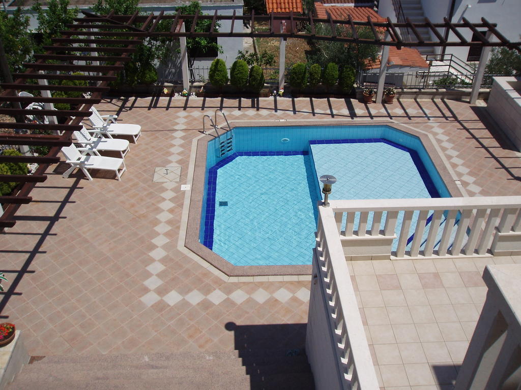 Apartments Romana Слатине Стая снимка