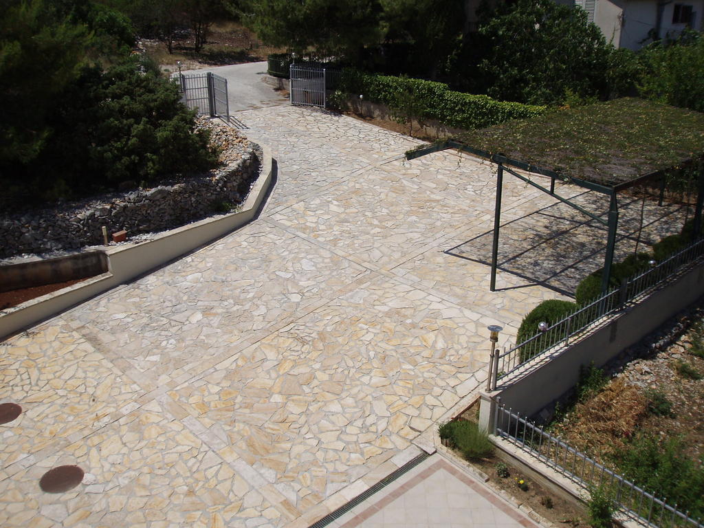 Apartments Romana Слатине Екстериор снимка