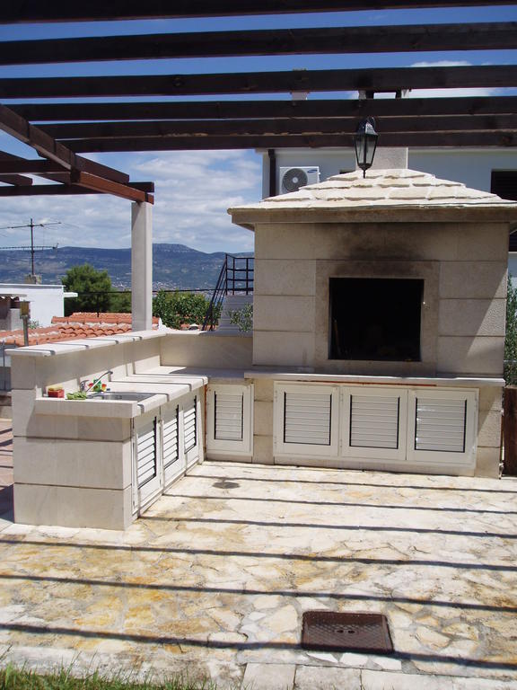 Apartments Romana Слатине Екстериор снимка