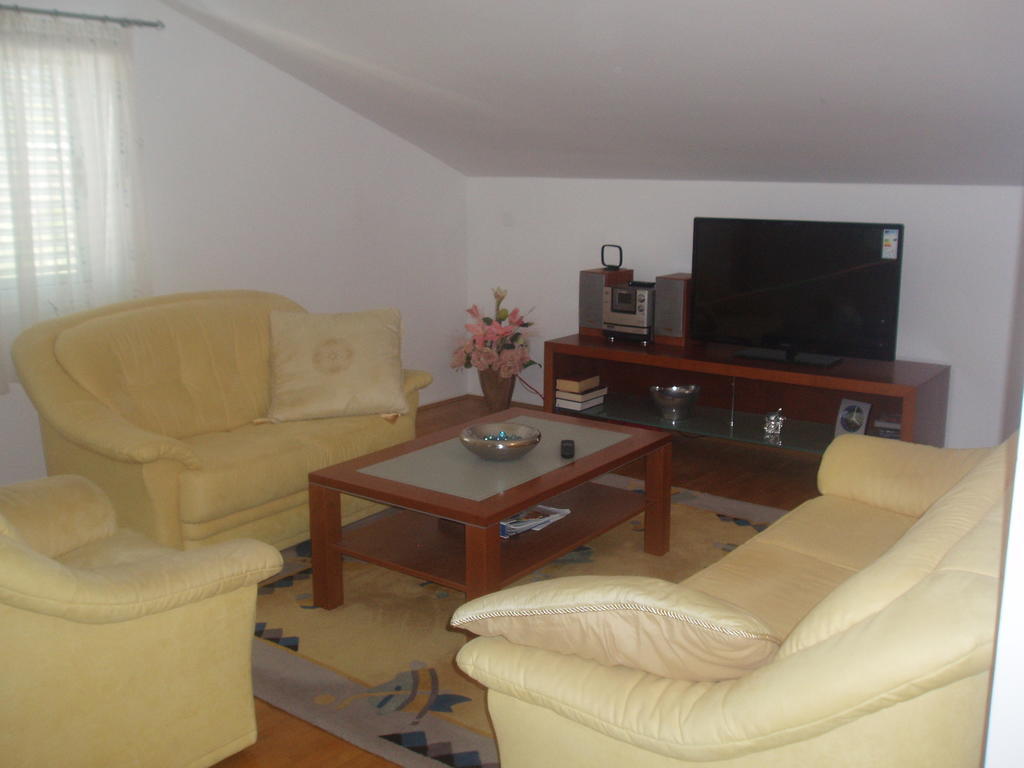 Apartments Romana Слатине Екстериор снимка