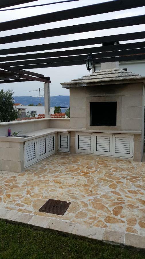 Apartments Romana Слатине Екстериор снимка