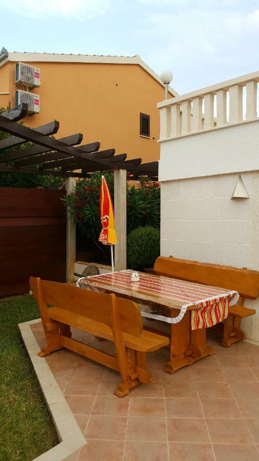 Apartments Romana Слатине Екстериор снимка