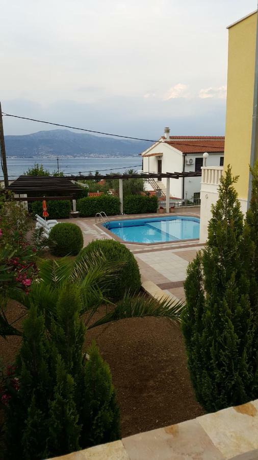 Apartments Romana Слатине Екстериор снимка