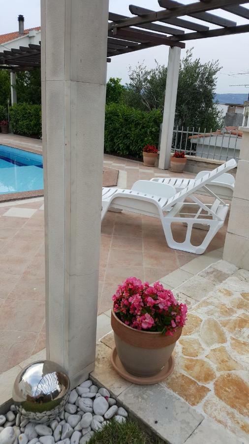 Apartments Romana Слатине Екстериор снимка