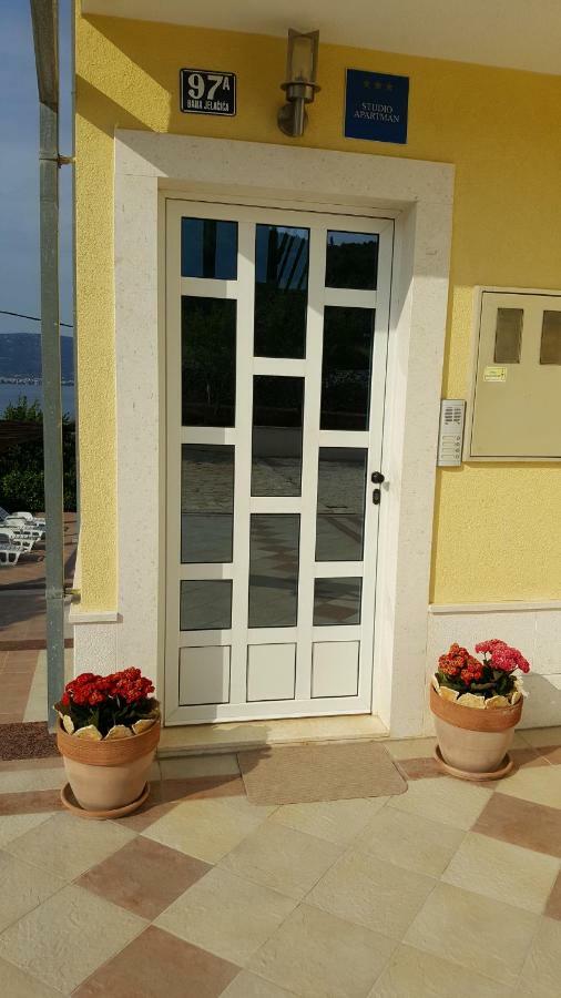 Apartments Romana Слатине Екстериор снимка