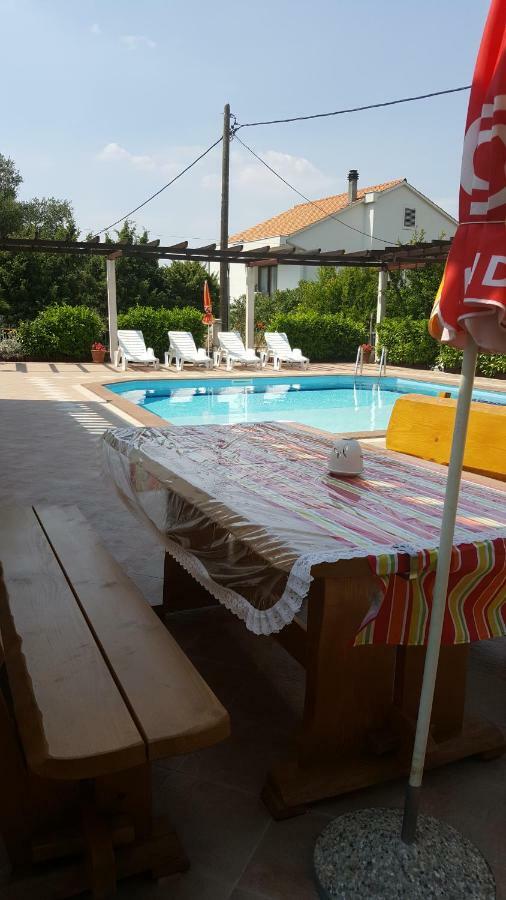 Apartments Romana Слатине Екстериор снимка