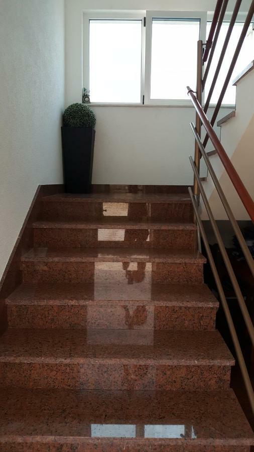 Apartments Romana Слатине Екстериор снимка